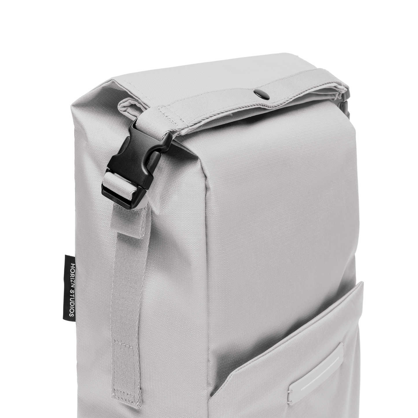 Shibuya Rolltop Rucksack Rucksack Light Quartz Grau Detail Shot - Wasserabweisend Vegan Ergonomisch - Horizn Studios