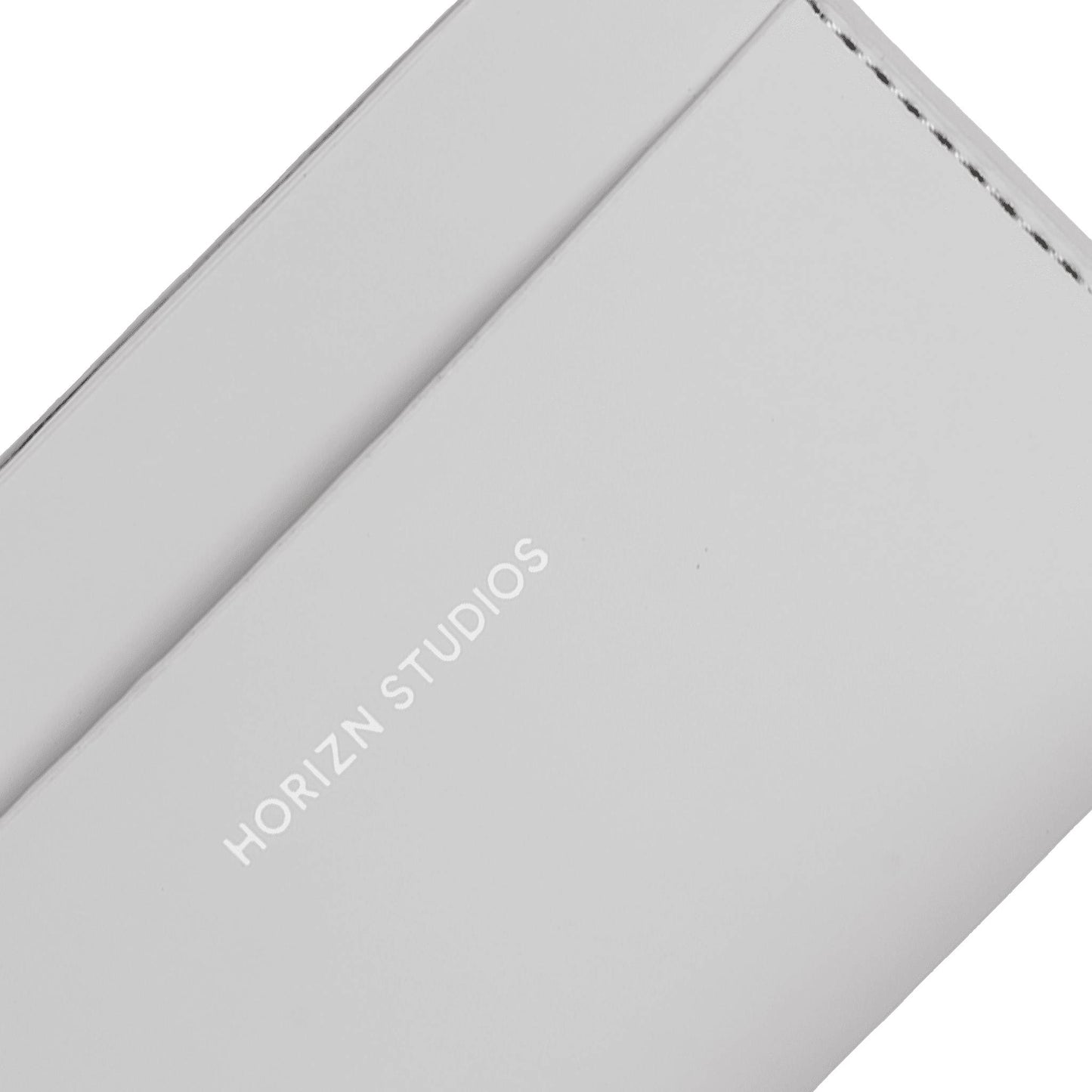 Cardholder Light Quartz Grau Vorderseite - Horizn Studios
